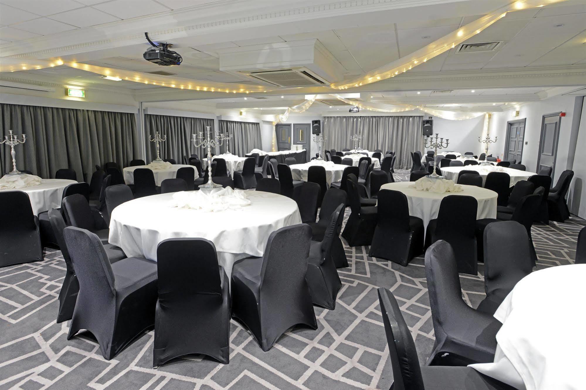 Village Hotel Nottingham Beeston  Exterior photo